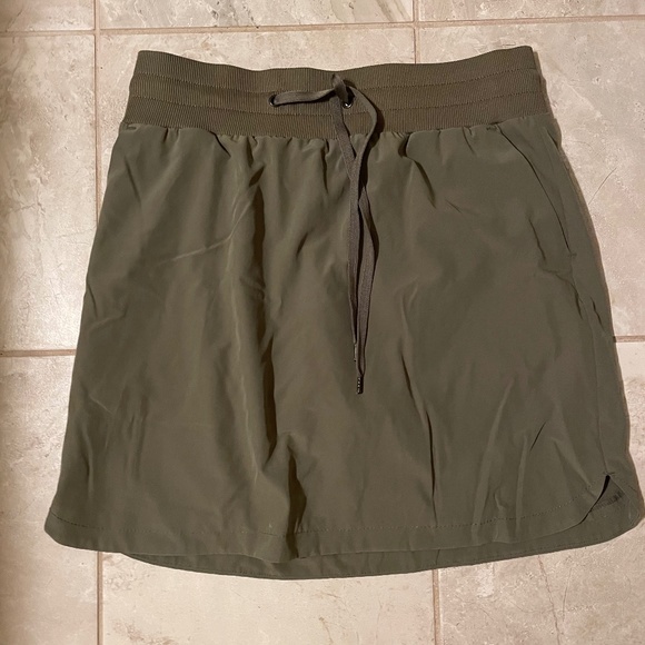 Army Green SKORT size 6 - Picture 2 of 2